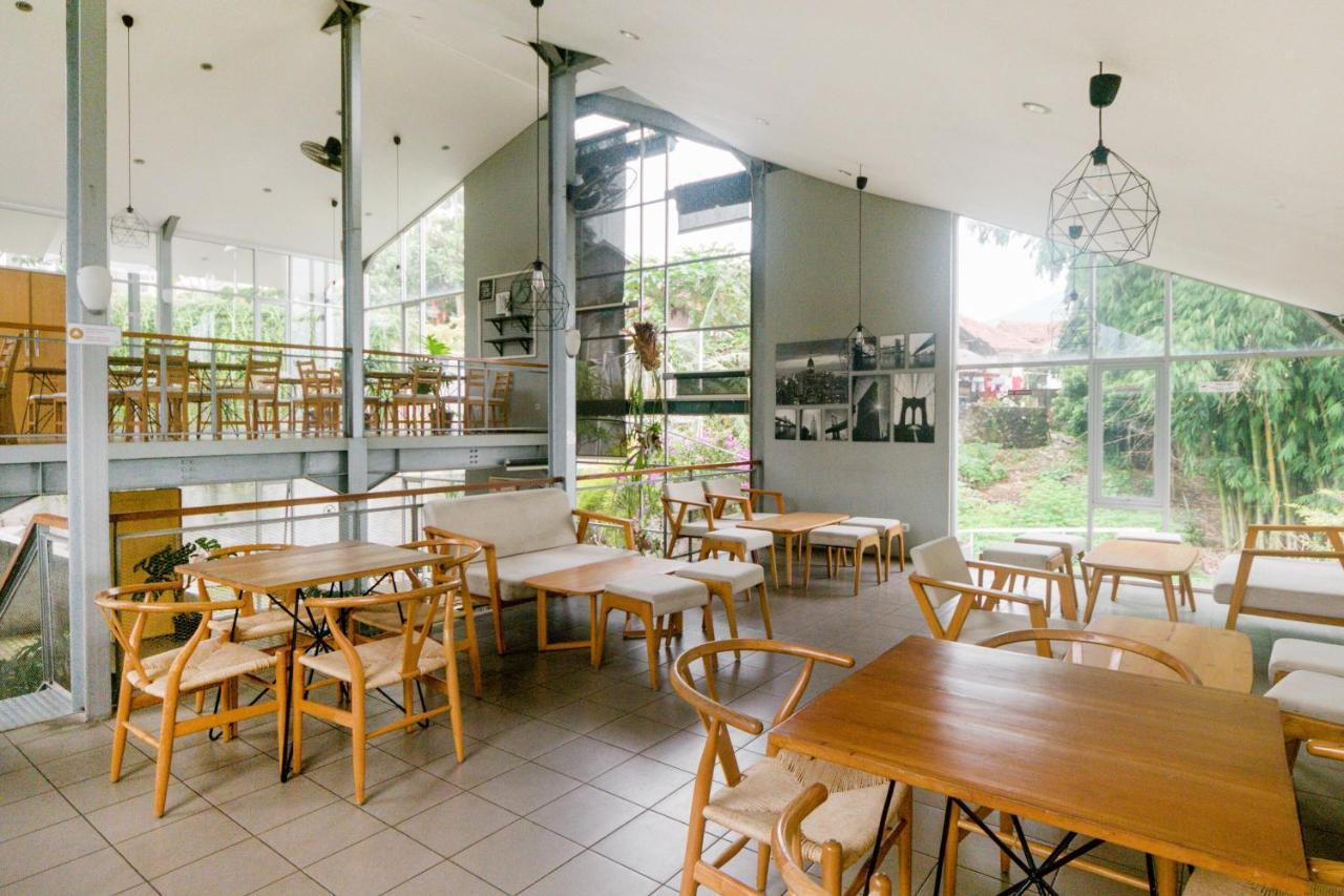 Oyo Life 3204 Beverly Park Bandung Esterno foto